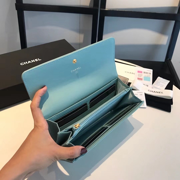 シャネル財布着用イメージ
